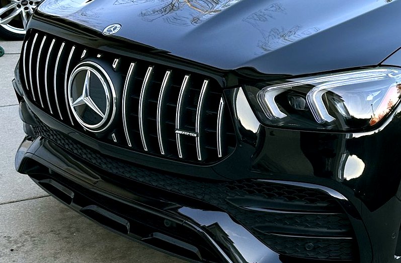 AMG grille and headlight after paint decontamination and sealing